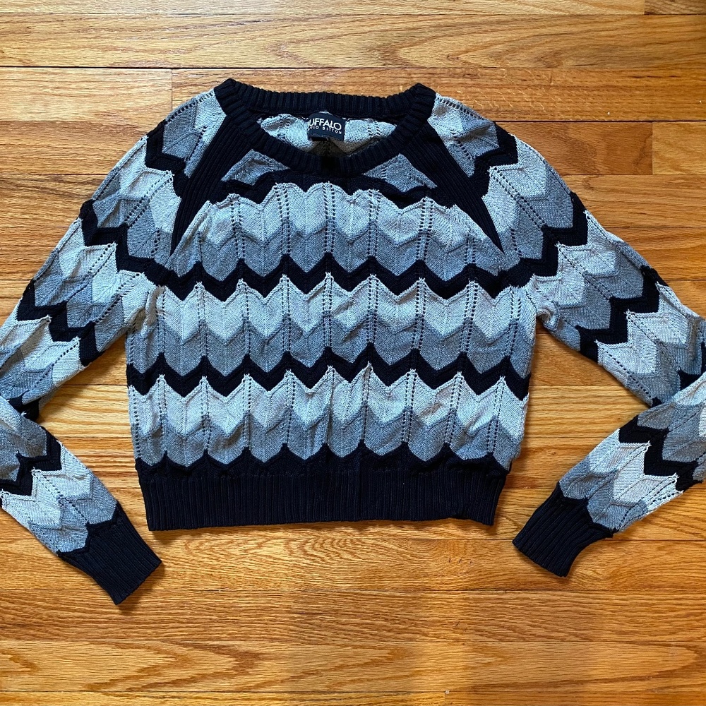 Buffalo David Bitton Black and Gray Chevron Sweater Size Large